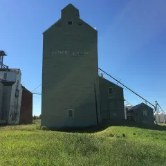 Grain elevators in Three Hills